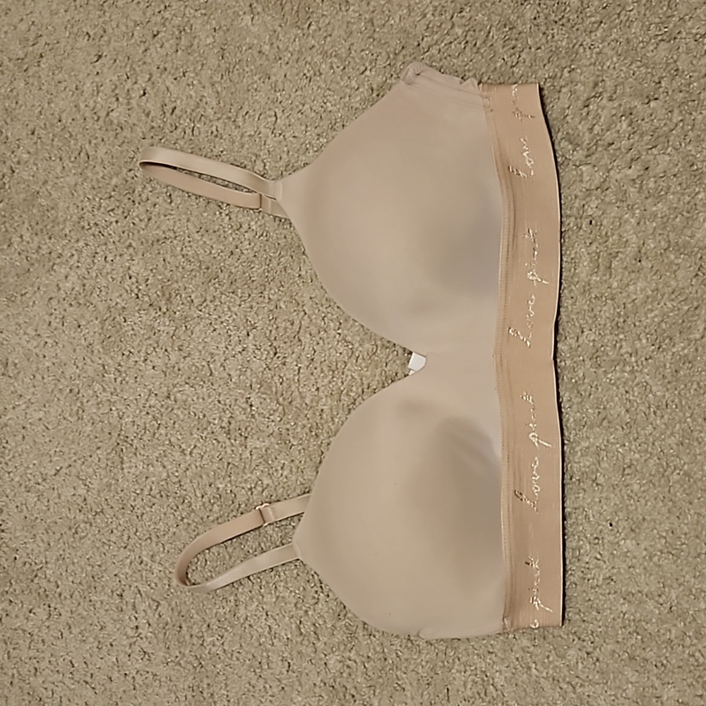 PINK Wear Everywhere Wireless Lightly Lined Bra